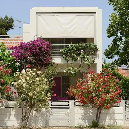 Holiday home Comfortable Beach For 6 *